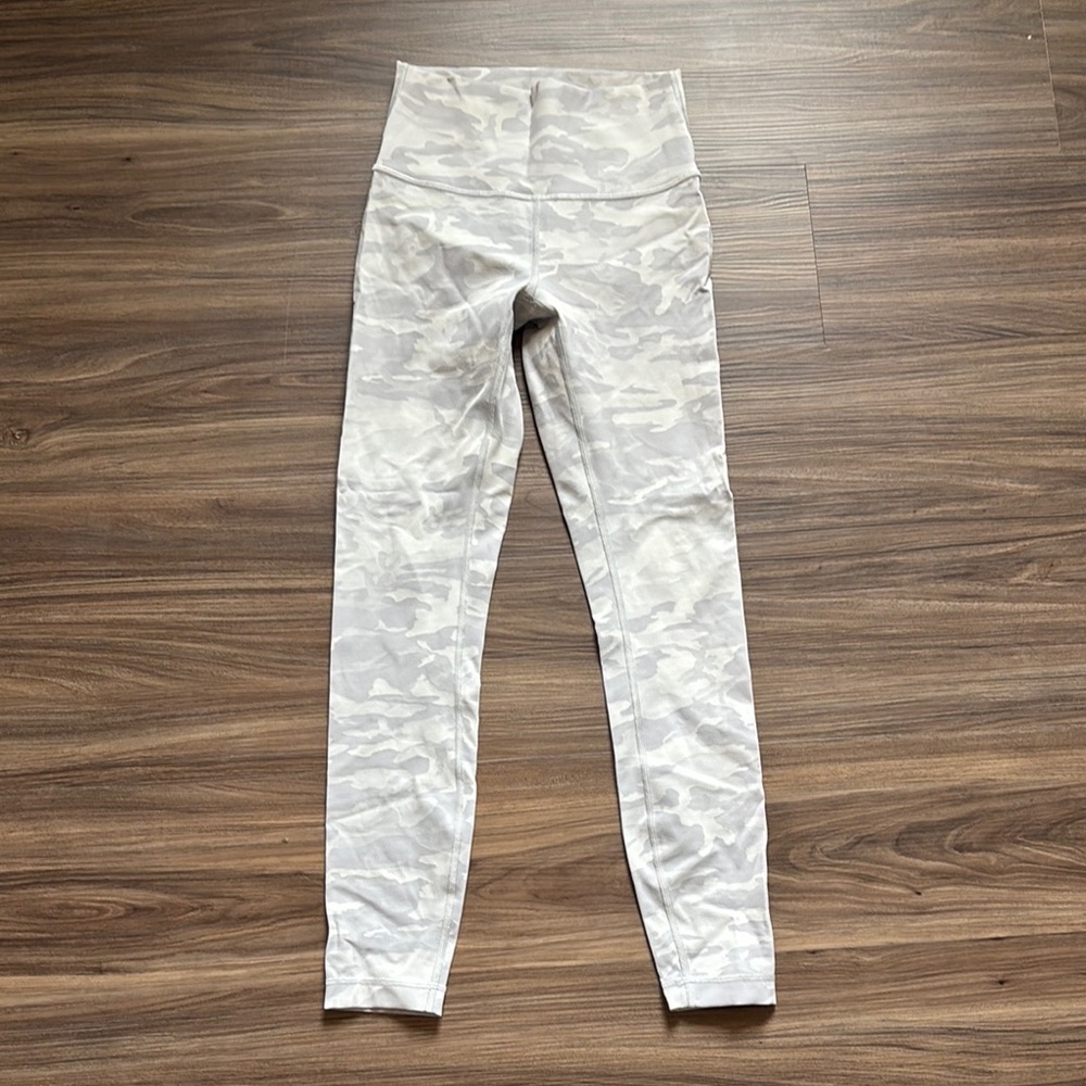 Lululemon size 4 High-Waisted Camouflage Leggings EUC
